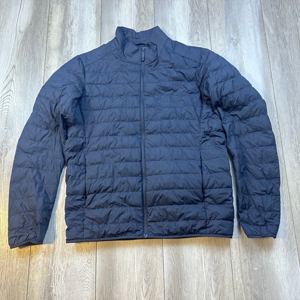Uniqlo Ultra Light Down Jacket Mens Medium Navy Full Zip Packable Puffer Coat